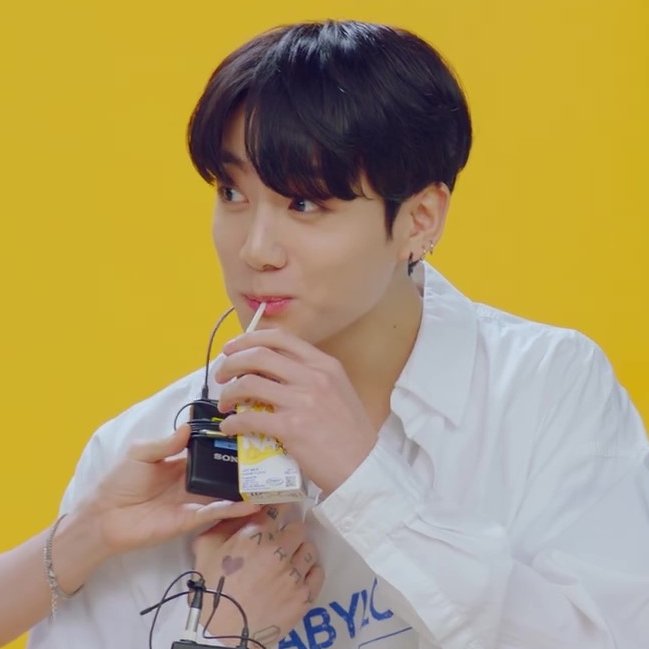 🌻จองกุกมักเน่ทองคำชอบกินนมกล้วยครับผม⁷🐰🍃 tweet media
