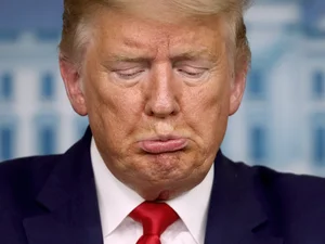 jakkiisaid's tweet photo. @LisaHagan7 Is it wrong of me to strongly hope that Donnie gets Covid-19, just to see the reaction of his face?

 If so #sorryNOTsorry 🤷🏾‍♀️
#NobodyLikesTrump 👈🏾
💁🏾‍♀️ #EspeciallyME 🖕🏾 https://t.co/GtB9vlKDuT