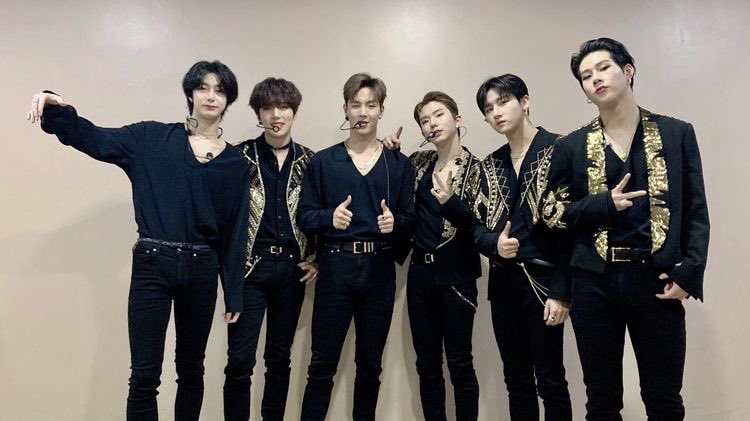 joohoneysbff's tweet photo. I miss the tours:( who too??🙇🏼♀️👨🏻🎤#monstax #monsta_x #missingtour https://t.co/Kp2SuO5i6w