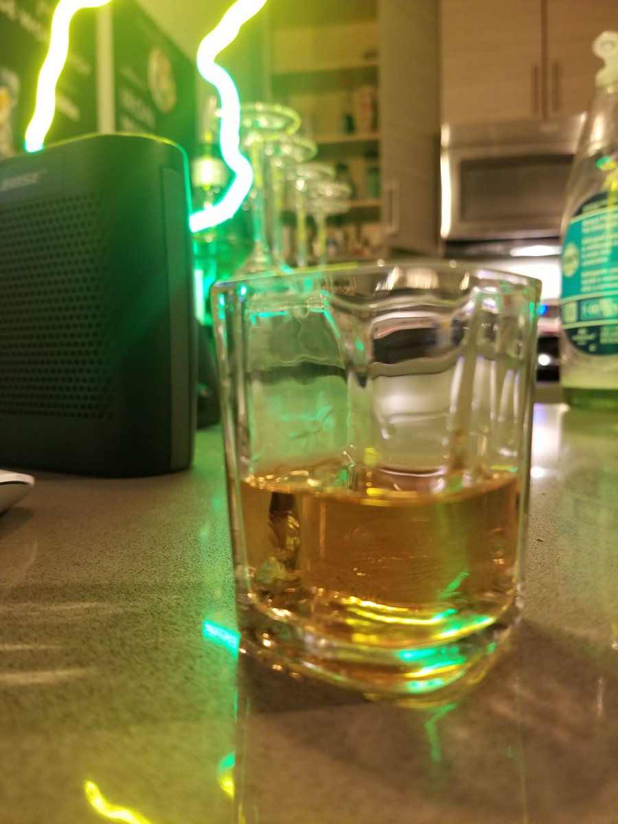 mrwestashley's tweet photo. #cheers yall......who's gona drink with me tonight?...#sendmeapic #releasethesnydercut https://t.co/QkGElfX2YN