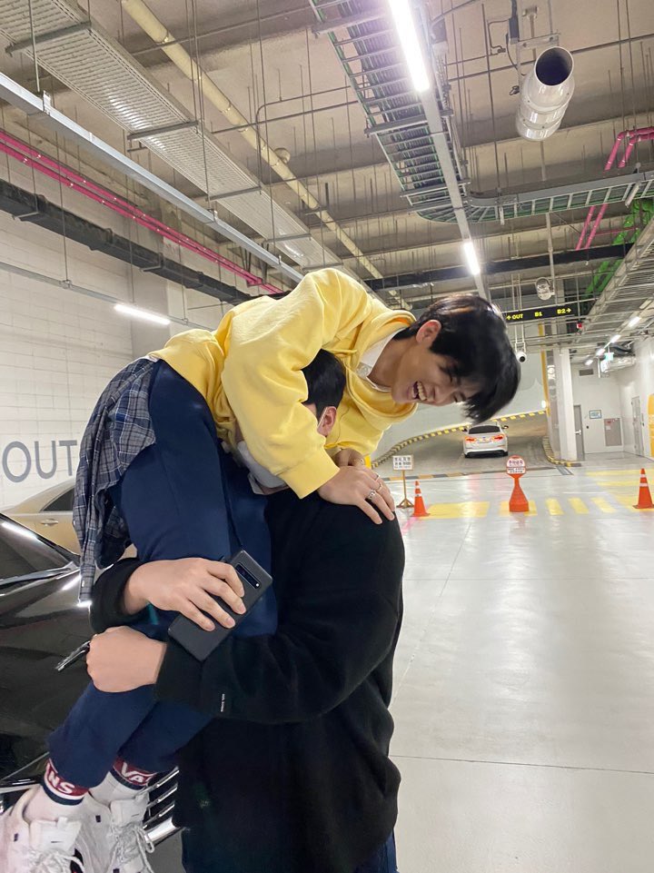 ᵗⁱⁿʸ ᴊᴜɴɢ sᴜʙɪɴ ( ´•̥-•̥` )