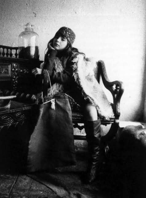 Happy Birthday 
Kate Bush                           