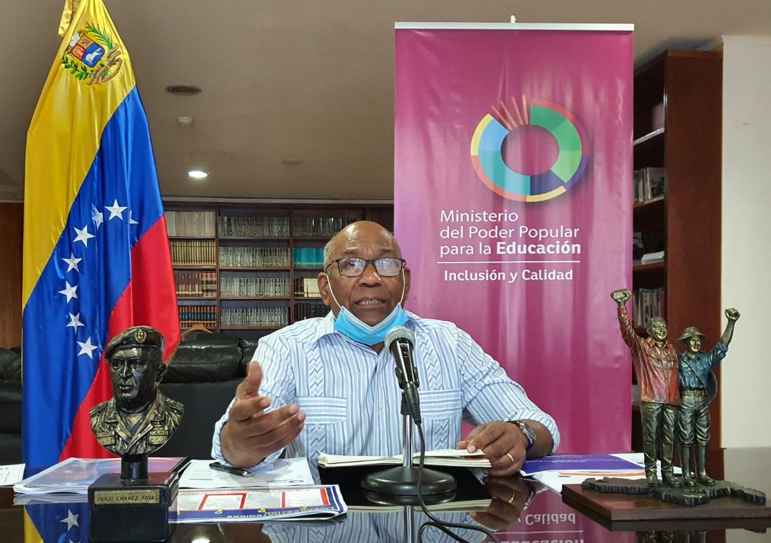 Con novedoso Encuentro a Distancia de la <a href="/VenezuelaObe/">OBE Venezuela</a> y <a href="/FEVEEM/">FEVEEM</a>, realizamos Balance luego de lograr la culminación exitosa del Año Escolar, donde recibimos propuestas de nuestros estudiantes en el marco de fortalecer el Plan #CadaFamiliaUnaEdcuela.
<a href="/NicolasMaduro/">Nicolás Maduro</a> @psuvaristobulo
