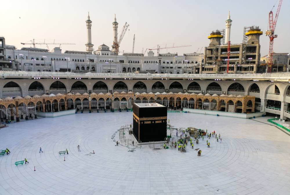 ulzv_'s tweet photo. #عرفه اللهم في صباح يوم عرفة أروي قبور من فقدناهم اللُهم أنس وحشتهم و أرحم غربتهم واجعلهم أمنين مطمئنين إلى يوم يبعثون اللهم أروي ضمأهم بشربة من حوض نبيك وأجعل الجنه مستقراً لهم. https://t.co/7yXcNihFMt