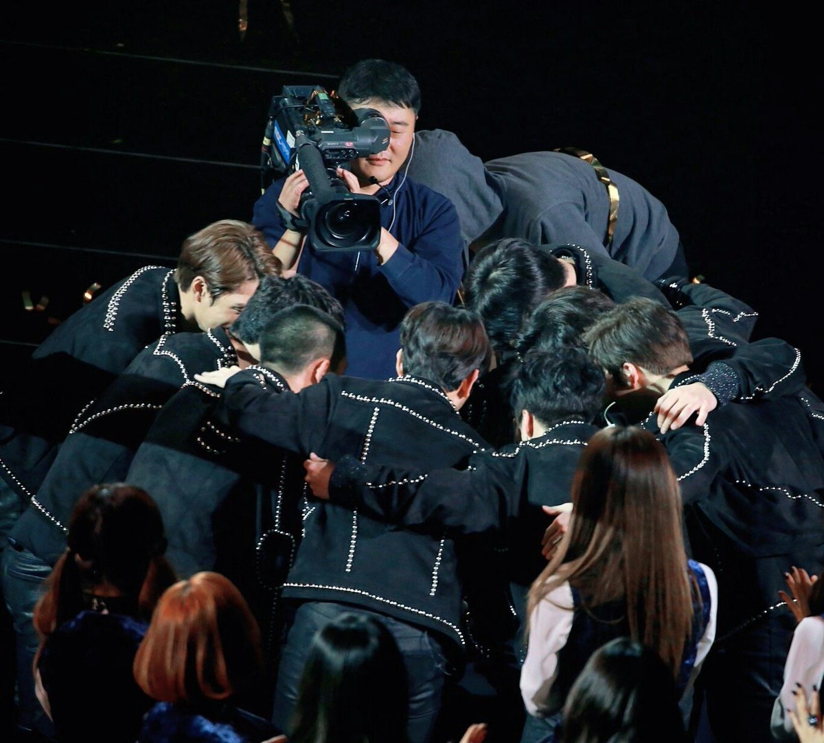 pinkwinter9's tweet photo. KAI: "Popularitas hanyalah sementara, kami EXO hanya ingin bersama-sama dengam EXO-L". 

#ThanksEXOLFanbase 
#ThanksEXOL 
#WEAREONE https://t.co/GFkg0J4kye