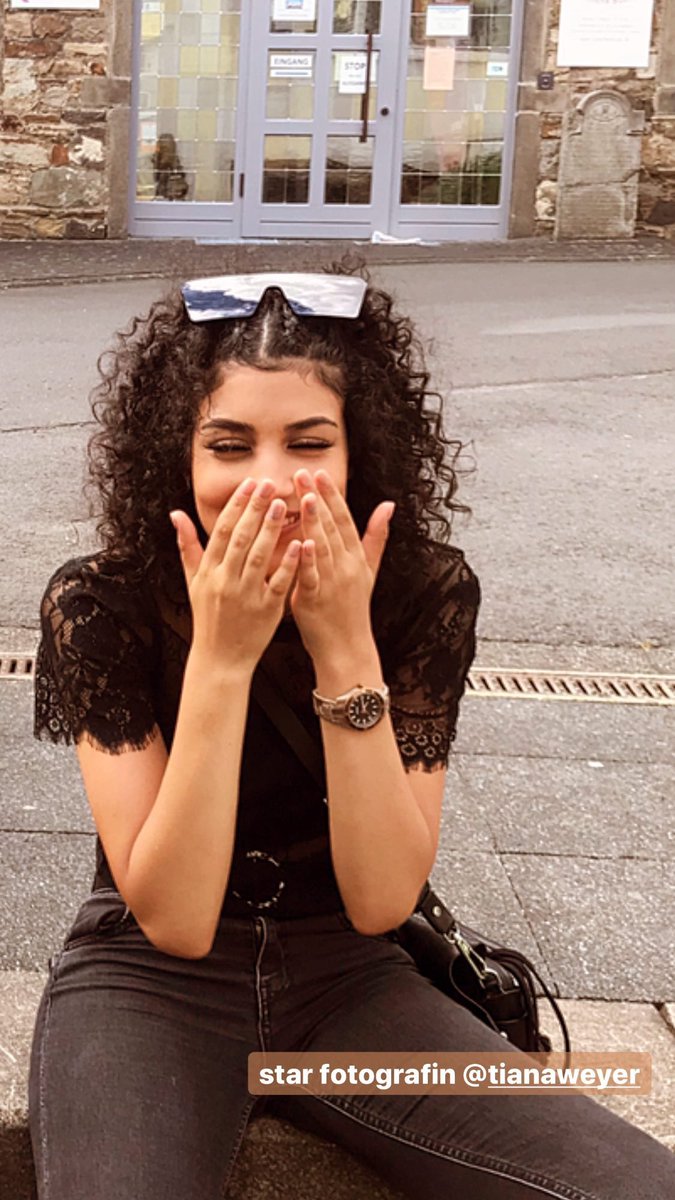 nathshorizon's tweet photo. #myhairis beautiful!! used to hate it, be embarrassed and ashamed of having it and therefore straightening it all the time. but i have learned to accept it and it’s slowly becoming as curly as it used to be 💛 that’s my journey from straight, extremely heat damaged to curly!! https://t.co/08oQ42gDVc