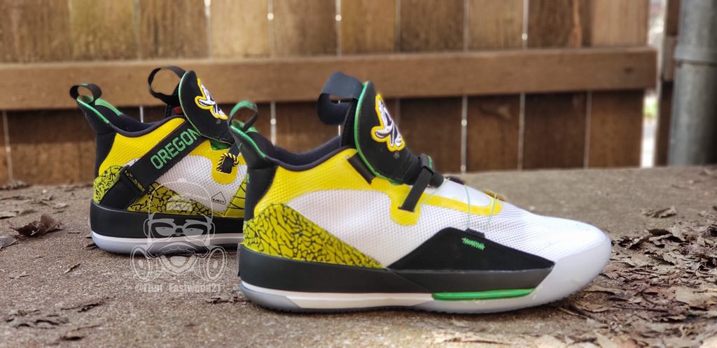 Sneakerfreeak23's tweet photo. Since we are getting hoops tomorrow #ScoDucks #GoDucks #Custom21Tx @DuckSwag @OregonMBB @OregonWBB https://t.co/w4LG8WmEzz