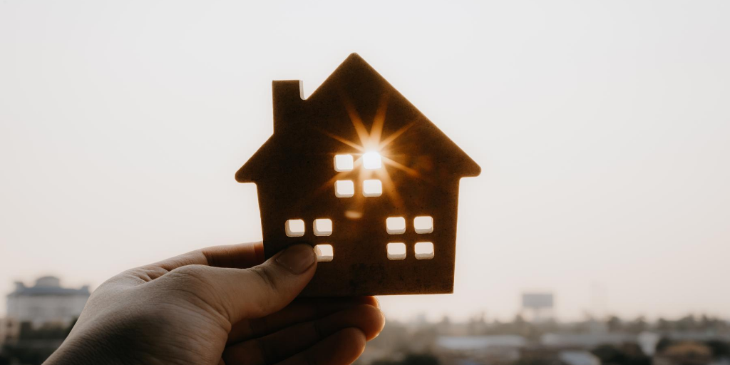 GradGuard's tweet photo. Few homeowners insurance policies provide coverage for college students while away at school. Visit https://t.co/9ua18G2sjl for more information on renters insurance and the benefits of protecting your stuff.
#collegerenters #rentersinsurance #collegelifeprotected https://t.co/nB02VHCOoP