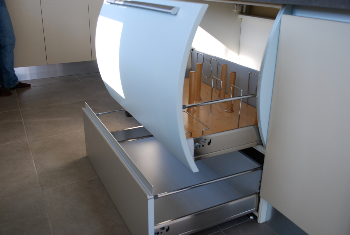 RACapoG's tweet image. The radius-shaped cabinet in this kitchen island is a genius way to add visual interest to a European-inspired contemporary kitchen with neutral colors. If you’re ready to do something bold and unexpected in your kitchen, add a radius-shaped cabinet to your #kitchenwishlist!