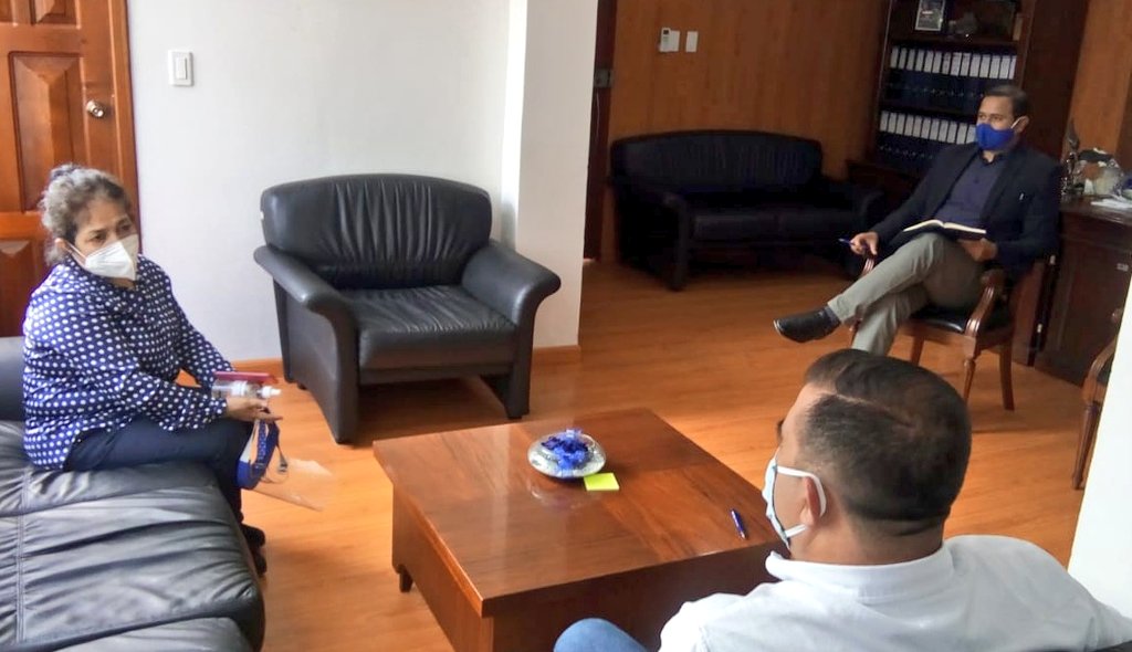 PlanificacionEc's tweet photo. #PlanificamosElTerritorio |

¡Trabajamos cerca de los gobiernos locales!

En el marco de sus competencias nuestra #Zonal7, se reunió con el Ing. Alberto Jaramillo, alcalde del cantón #Chinchipe, con el fin de articular la aplicación  de lineamientos post #Covid19 en los  #PDOT. https://t.co/6Q4JwqBU0a