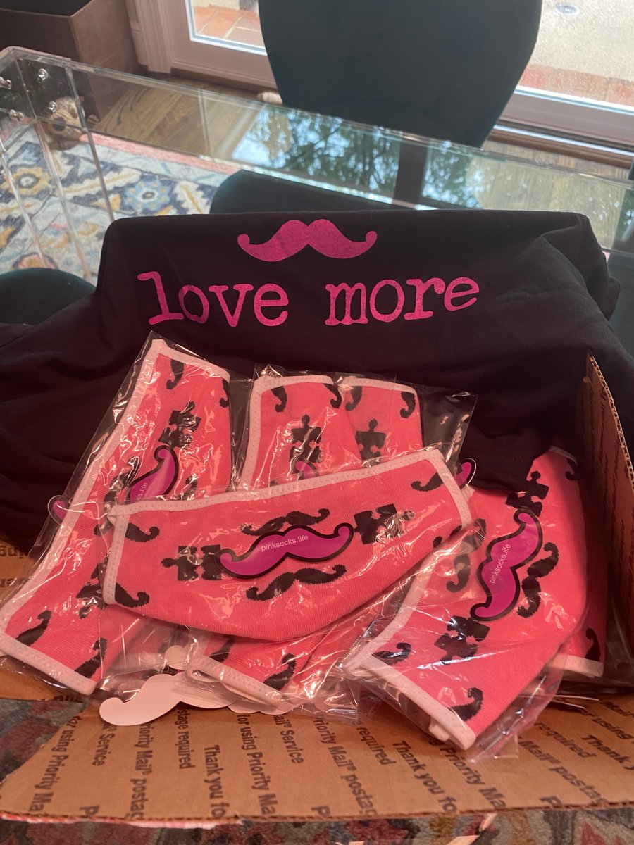 suzanne_nc's tweet photo. The #pinksocks masks have landed in Chapel Hill!! Thank you @nickisnpdx and the #pinksocks tribe! I can't wait to have fun sharing the kindess! 😷🥰🎁
@TABLENC #mustacheup https://t.co/103w3nE1Yx