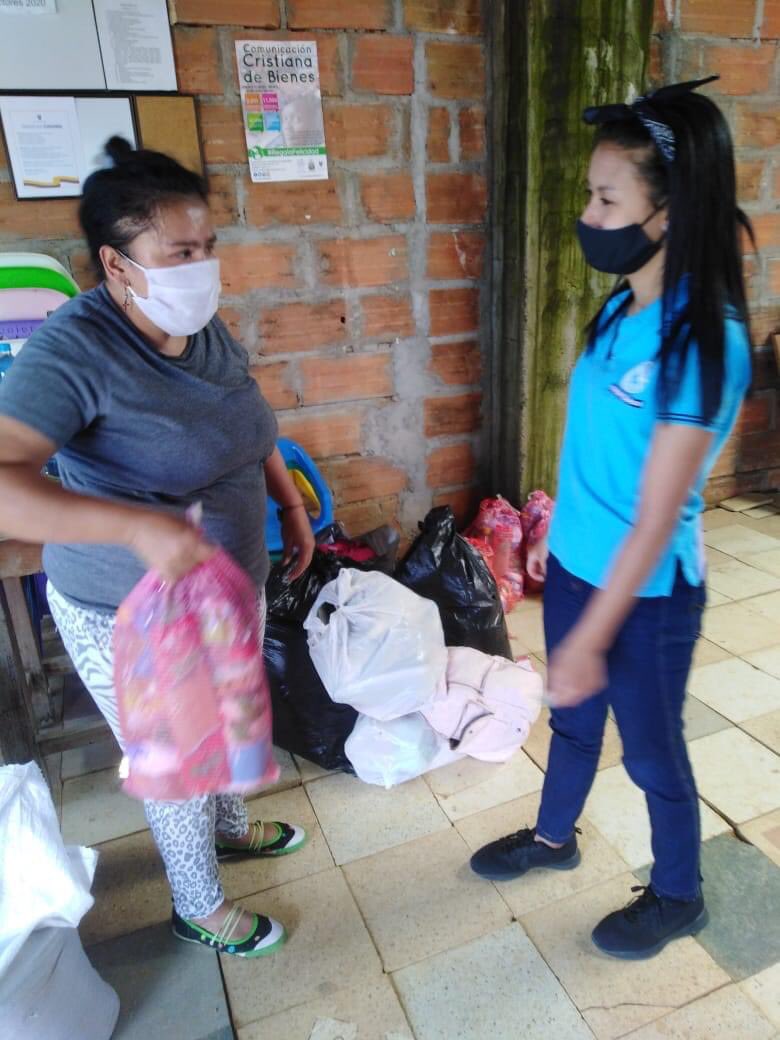 fomentamos's tweet photo. Ayer estuvimos en el barrio Nueva Jerusalén de #bello entregando #mercados y #ropa a los socios afectados por el incendio de la semana pasada💚 

@DanielSamperO @sopabuvi @comunicandobel @Oswleogo @GobAntioquia @AlcaldiadeBello @fedemutualesant @CFACooperativa @MabelLaraNews https://t.co/To5UyJ2jnw