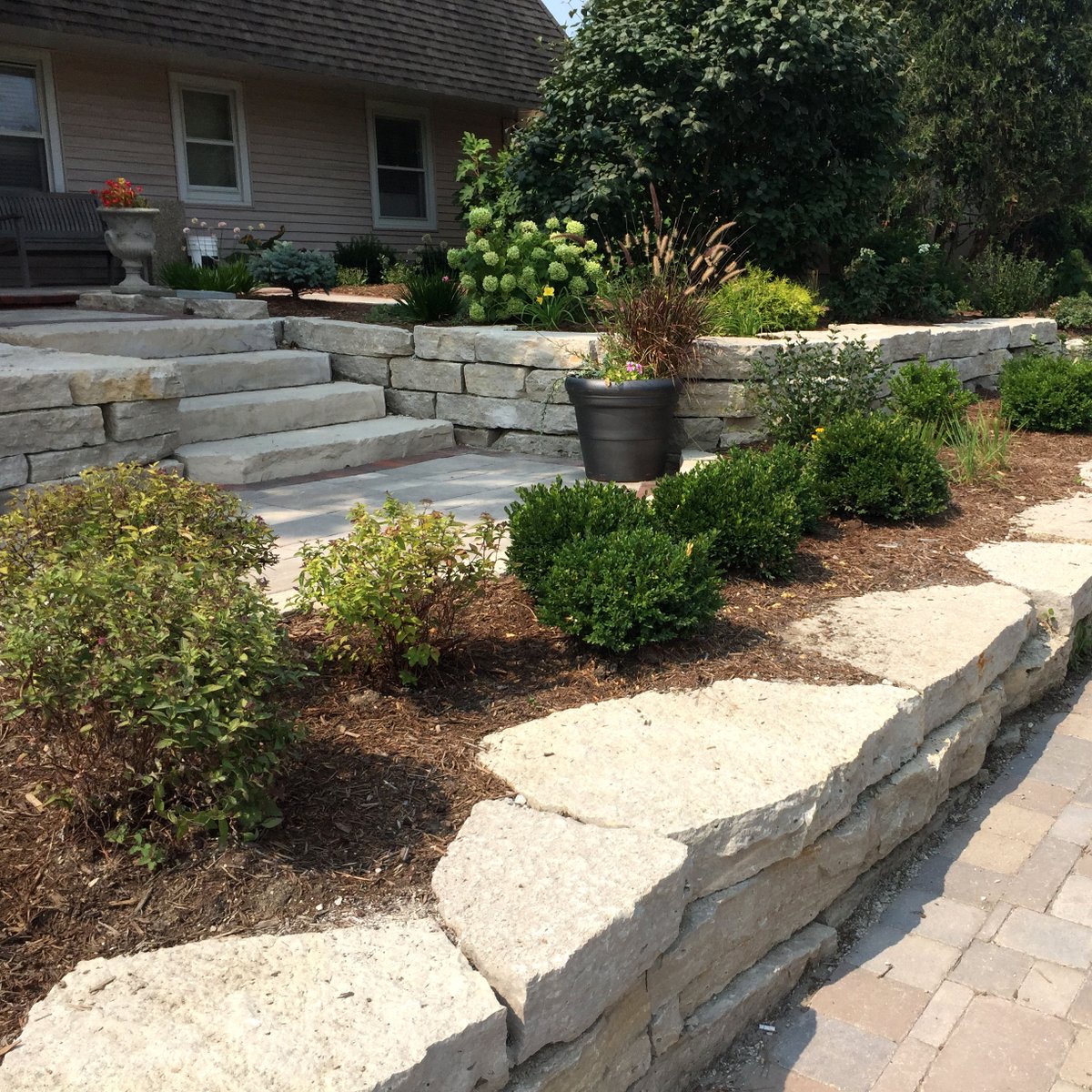buechelstone's tweet photo. These Fond du Lac Outcroppings frame this landscape area.
-
#NaturalStone #NaturalMaterials #Stone #StoneHome #ExteriorDesign #ExteriorStone #OutdoorLife #OutdoorLiving #Outdoors #PatioDecor #DreamBackyard #DesignInspo #InstaDesign #Landscaping #LandscapingStone #StoneSteps https://t.co/6r2qmn3VD8