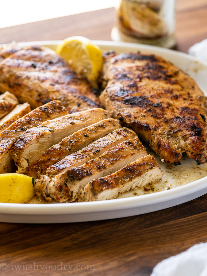 IWashYouDry's tweet photo. #ad This Italian Grilled Chicken Marinade is super simple and packed with flavor. Perfect for all your summer grilling! @tastefullysimpl 

Recipe: https://t.co/D9B8oBv20z https://t.co/AehyCmRDgp