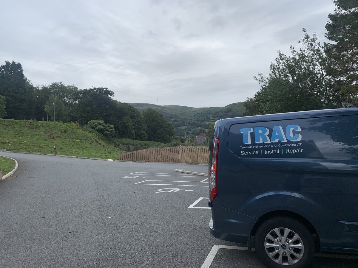Trip out to Wales 🏴󠁧󠁢󠁷󠁬󠁳󠁿 this evening to get a chiller coldroom backup and running before the customer reopens #refrigeration #hvacr #hvaclife #hvac