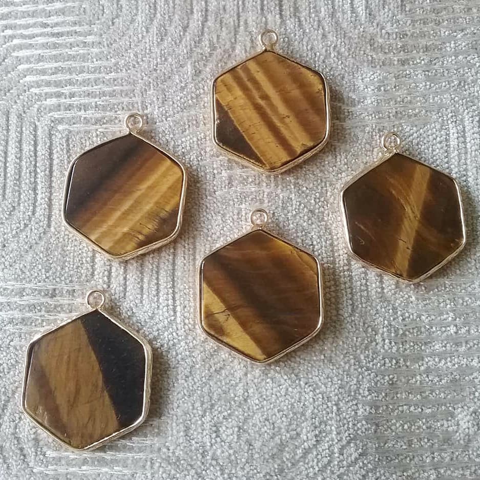 BeadingAmazing's tweet photo. Gorgeous Gemstone Pendants:
* Aventurine Pendants 
* Sodalite Pendants 
* Tiger's Eye Pendants 
* Pyrite Pendants 
DM for further information and to order
💚💙🤎💚💙🤎💚💙🤎 https://t.co/M8sCnpWNIi