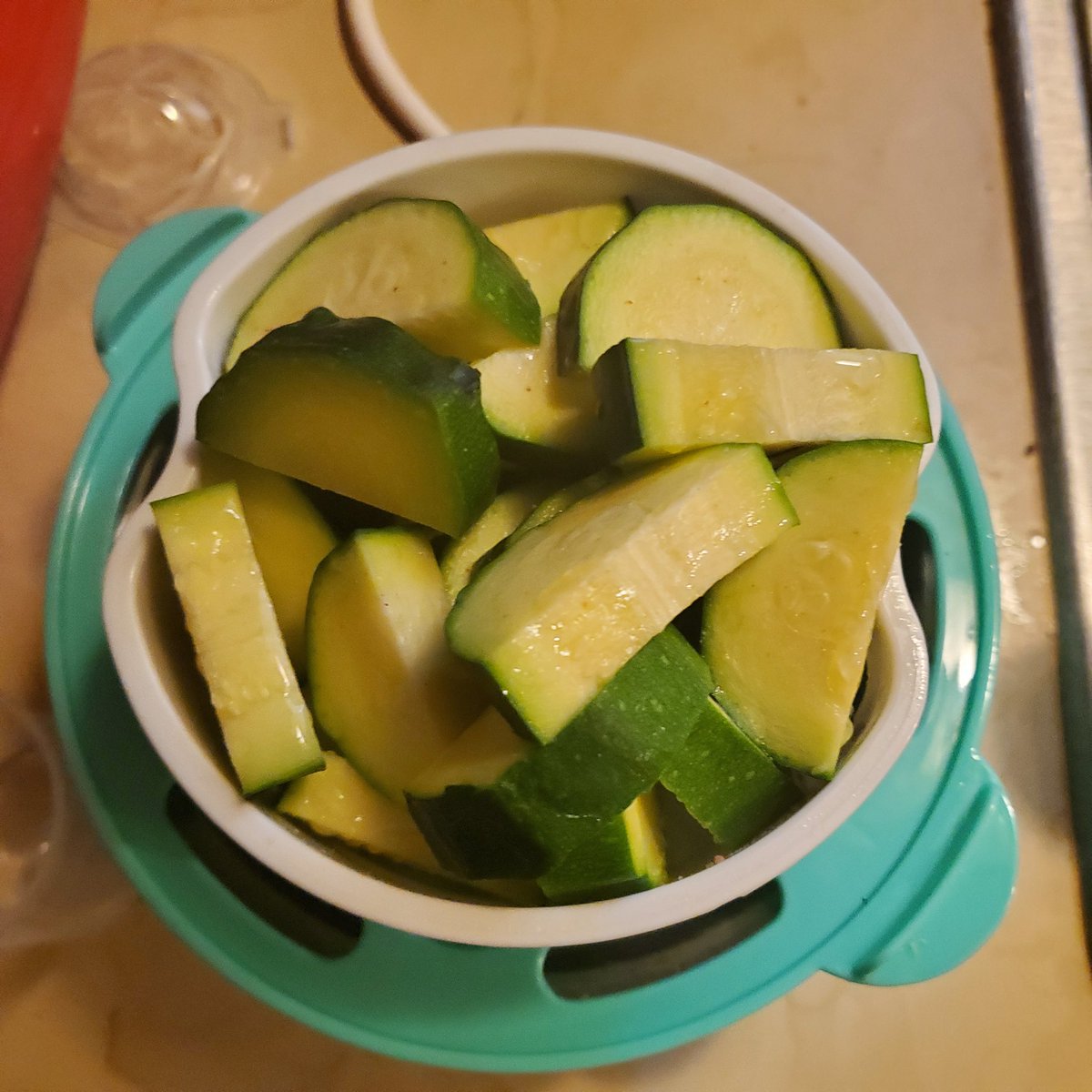 SassySpoonie's tweet image. Dude. My mom got me this mini egg cooker this week. You can make any  kind of eggs &amp;amp; you can steam vegetables. I just steamed some zucchini (my favorite). Can't wait to try it!!! #minicooker #vegetables #zucchini #sofun