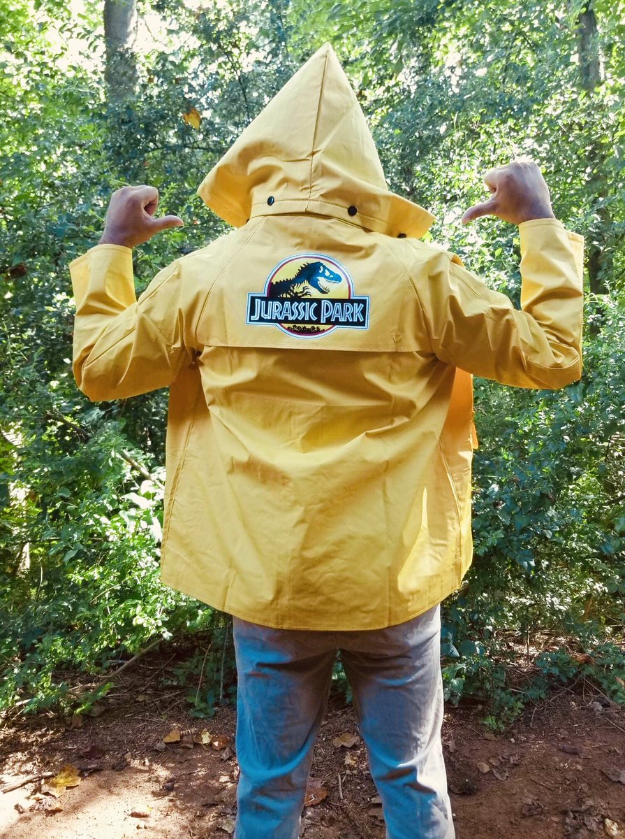_michaelbraun's tweet photo. Love my awesome raincoat! It’s screen accurate to the one you see in Jurassic Park 🦖🦕🎥
#jurassicpark #raincoat #elliesattler #dennisnedry #replica #screenaccurate #universalpictures #amblinentertainment #stevenspielbergfilm https://t.co/bo00NmdoZ5