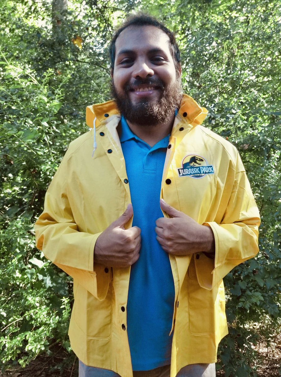 _michaelbraun's tweet photo. Love my awesome raincoat! It’s screen accurate to the one you see in Jurassic Park 🦖🦕🎥
#jurassicpark #raincoat #elliesattler #dennisnedry #replica #screenaccurate #universalpictures #amblinentertainment #stevenspielbergfilm https://t.co/bo00NmdoZ5