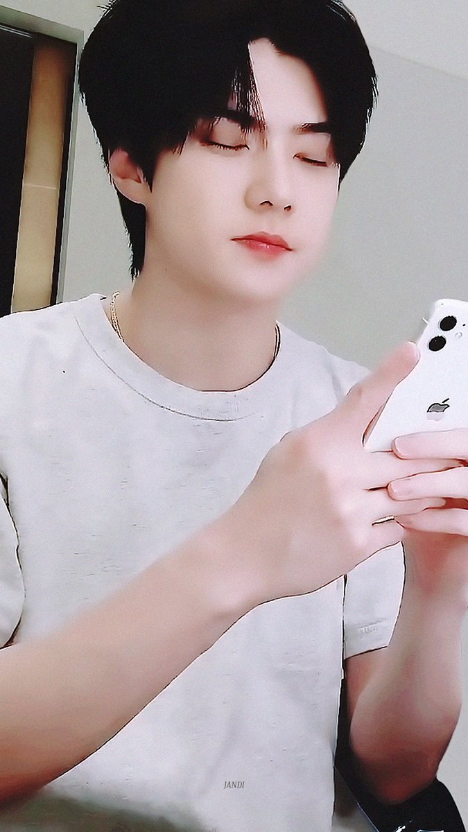 94SxS01's tweet image. 🖤🖤🖤

#SEHUN #세훈 
blog.kakaocdn.net/dn/CjBTk/btqF9…
blog.kakaocdn.net/dn/ATic0/btqF8…