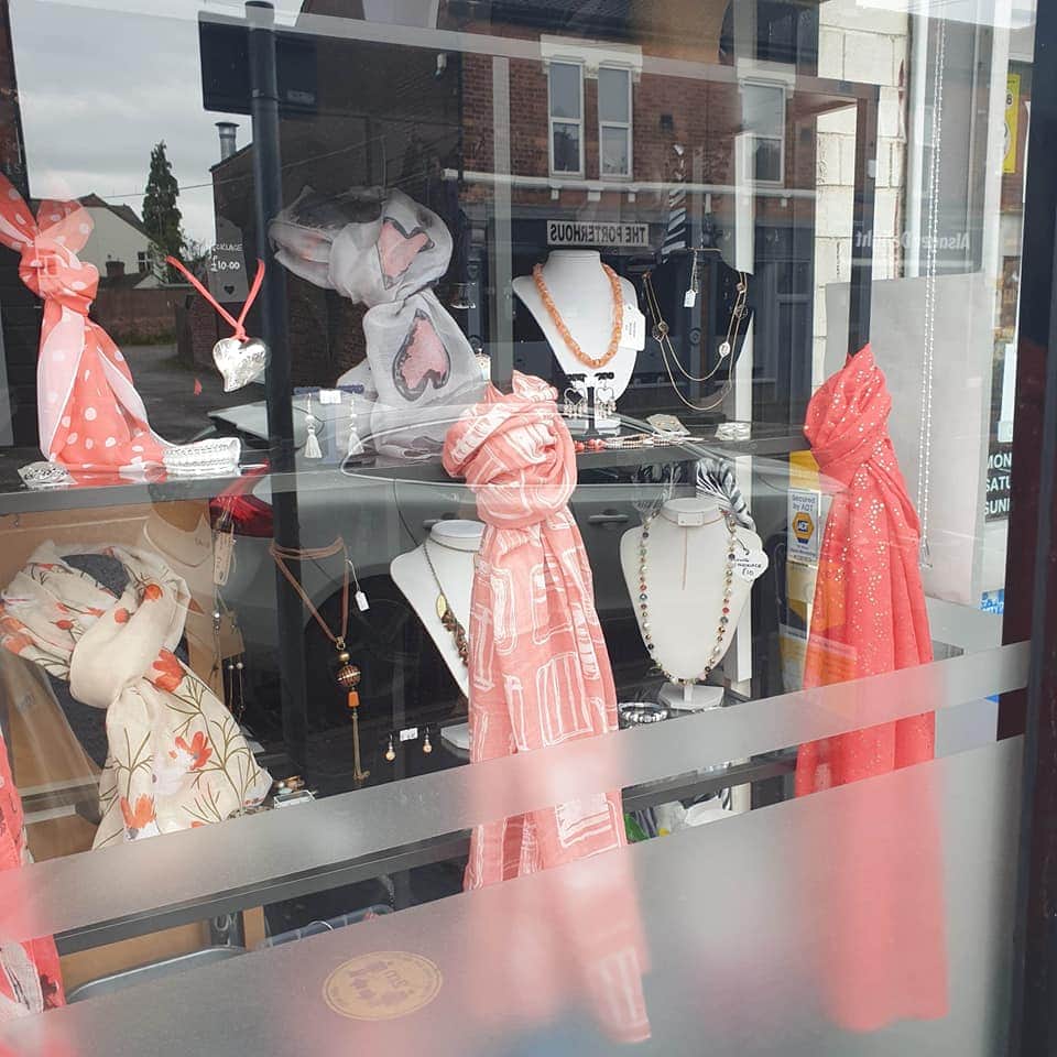 BeadingAmazing's tweet photo. We are feeling the love for a "Coral Colour Scheme" in the window this week 😍
#BeadingAmazing
#Alsager
#ShopLocal
#Beading
#MakeYourOwn 
#HandmadeJewellery https://t.co/uVsc6MPnF5