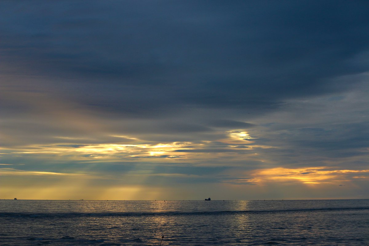 snapandgo222's tweet photo. The #Mersey was very still tonight and plenty of cloud cover, #Liverpool #Crosby #Weather @ThePhotoHour @StormHour https://t.co/krJmaTYusJ