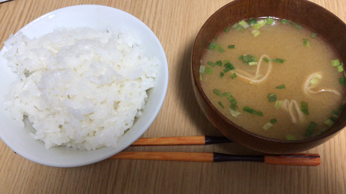 おはようございます
朝ごはんですね、はい
#ツナ暮らし