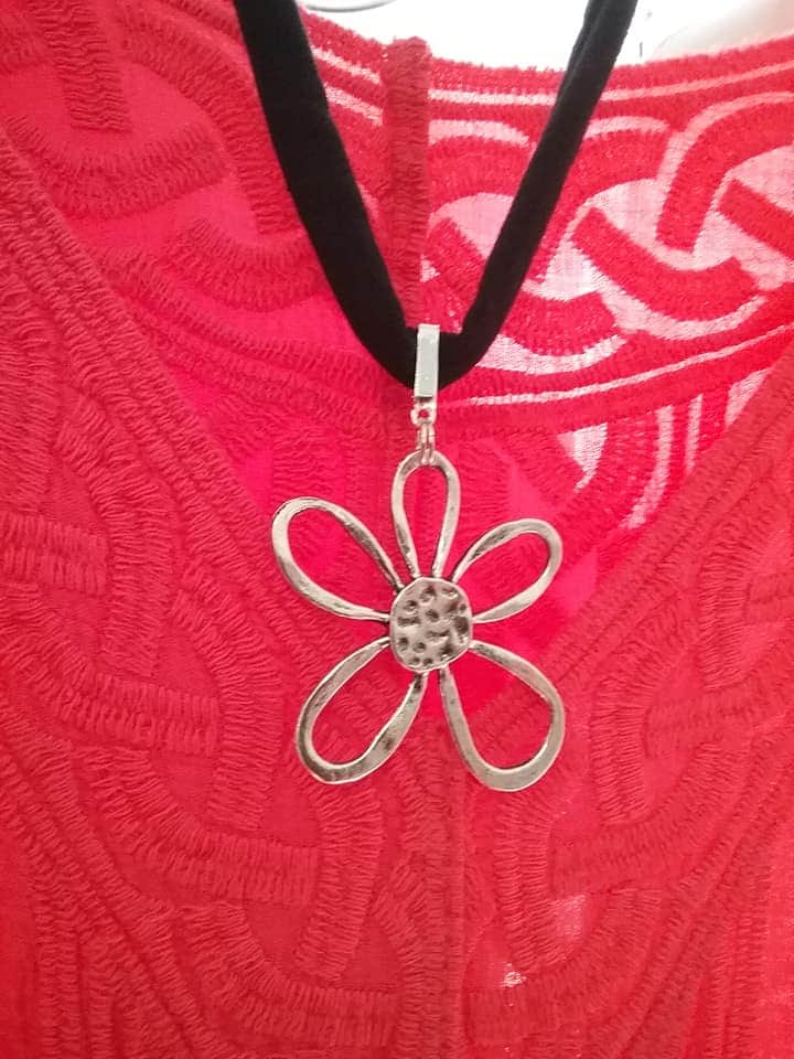 BeadingAmazing's tweet photo. New Jewellery available..
* Contemporary Flower Pendants - strung on Jersey Yarn finished with Ribbon Ends and Clasp
* Carved Wooden &amp; Oval Wooden Beads &amp; Carnelian Chips with Silver Spacer Bead Accents
* Polymer Clay Heishi Bead Necklace
DM for further information and to order. https://t.co/fujsk5IDnN