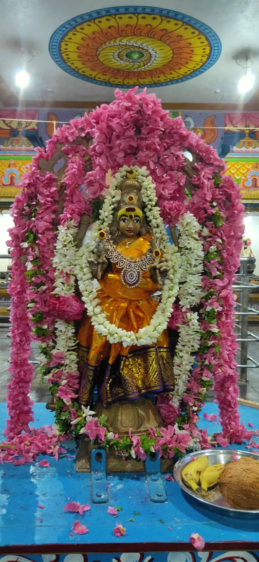 singaisidhar's tweet photo. #சிங்கம்புணரி_வேட்டையன்பட்டி அருள்தரும் #அன்னை_ஸ்ரீகாமாட்சி_பரமேஸ்வரி அம்மன் ஆலயத்தில் #ஆடி_உற்சவம் 5ம் நாள் சிறப்பு அலங்கார தரிசனம்.....  #singampunari_kamatchiamman
#vettayanpatti_kamathciamman https://t.co/dhdUstWQn4