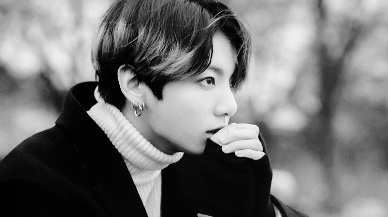 taekookster's tweet photo. / taekook crack! au / 

onde o taehyung e jungkook são youtubers que até então se odeiam, mas os fãs começaram a shippar os dois e tudo virou um caos https://t.co/BAUB0xw6hO