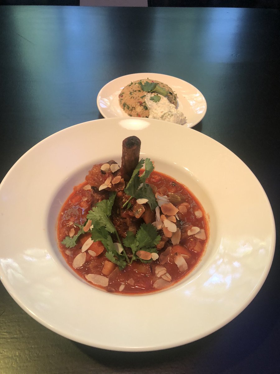 roelakkermans's tweet photo. Weekspecial Lamsschenkel op Noord Afrikaanse wijze. Smullen bij K! https://t.co/QwNANj4spP #Khoihoi https://t.co/S13efpyNyi