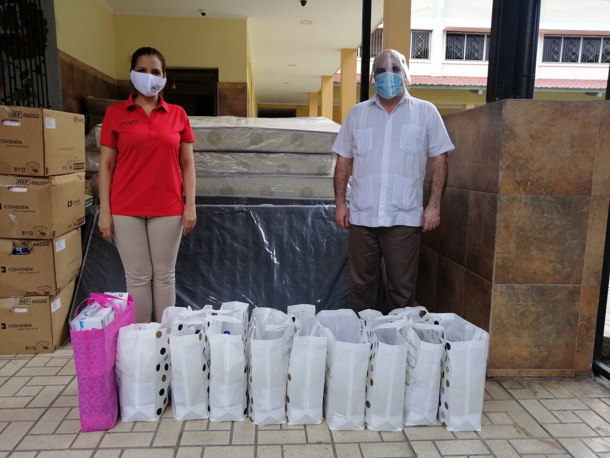 Aprochipa's tweet photo. Gracias a nuestros amigos de @electrisa realizamos nuestra primera donación del período 2020-2021 y del programa APROCHIPA ASISTE.
Implementos d limpieza fueron donados al Hogar de Ancianos San Pedro Nolasco de El Chorrillo celebrando el Día del Abuelo.#aprochipa #aprochipa2020 https://t.co/YqYPwfJtte