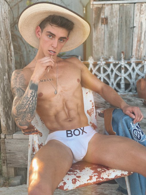 Howdy 🤠 https://t.co/UHs5KUZv36