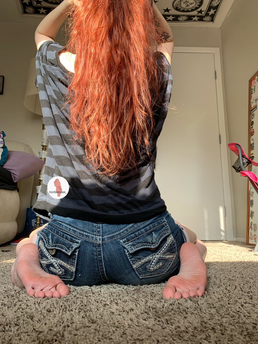 Tootsie_Beee's tweet photo. Loving the shots I’m getting today 😋#footmodel #prettyfeet #wednesdayfeet #happytoes https://t.co/N1PCaCWV24