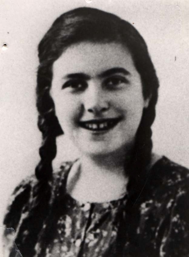 AuschwitzMuseum's tweet photo. 30 July 1927 | German Jewish girl Chana Pilz was born in Berlin. She emigrated to Belgium.

She was deported to #Auschwitz. She did not survive. https://t.co/HDMD0Pk6HS