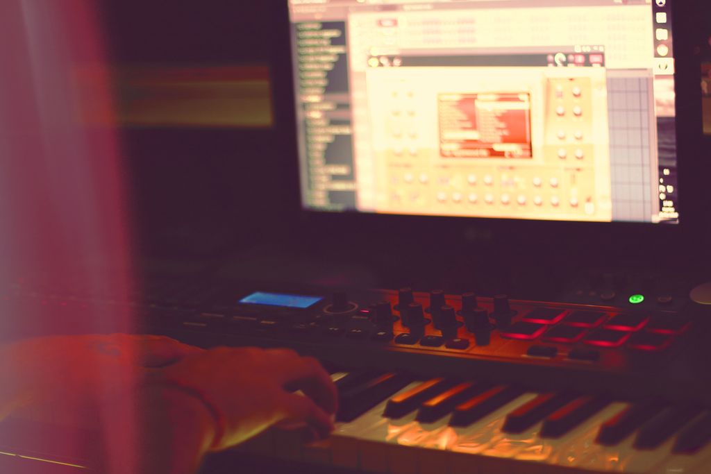 YasMusicCo's tweet photo. 🎵🎵🎵´¡Aquí vamos! #Music #Production #produccion #musical #studio #estudio https://t.co/vZeMfSNMF2