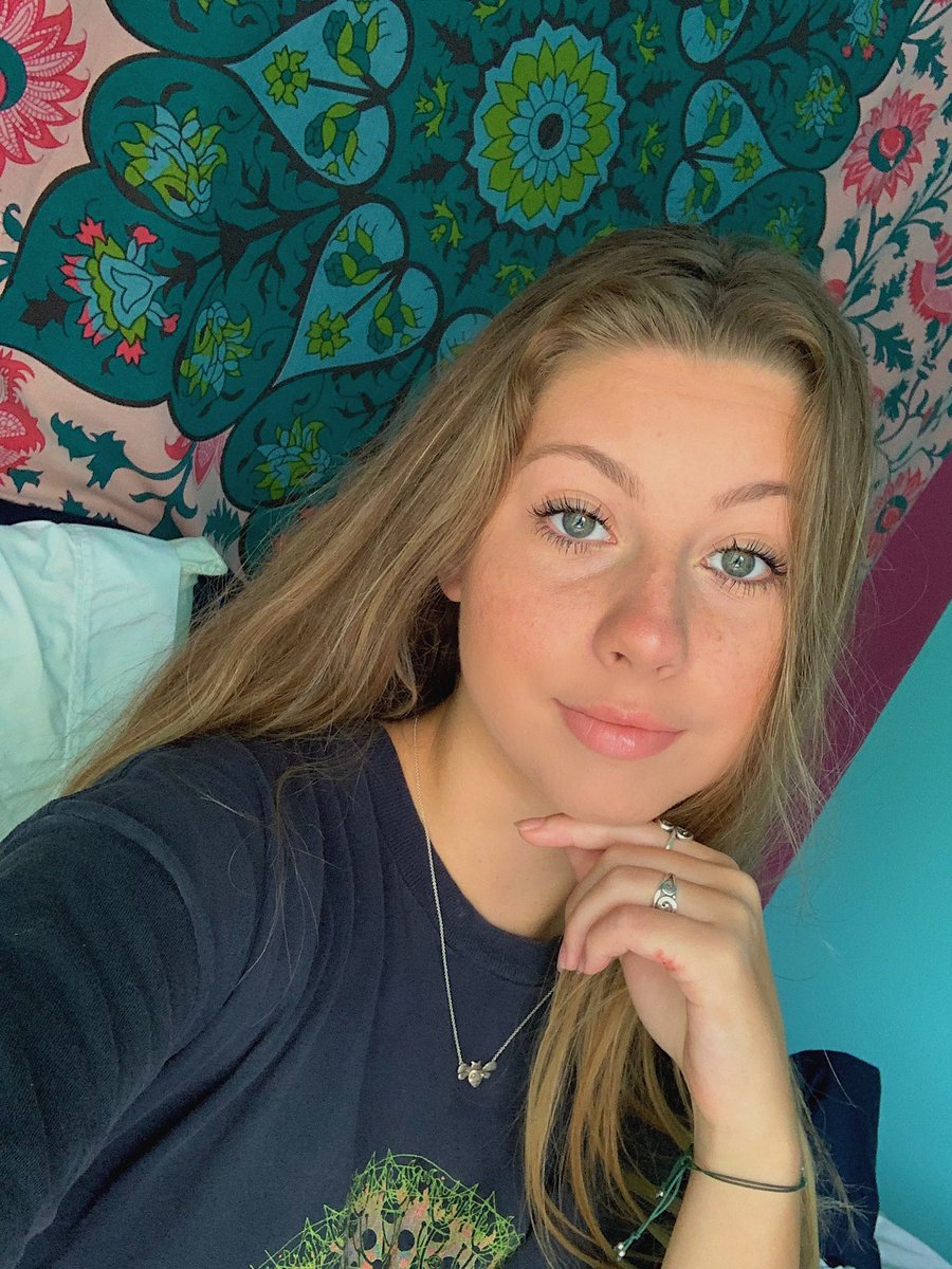 madelineb25's tweet photo. my freckles said hello🌞 https://t.co/bn69GyEuCT