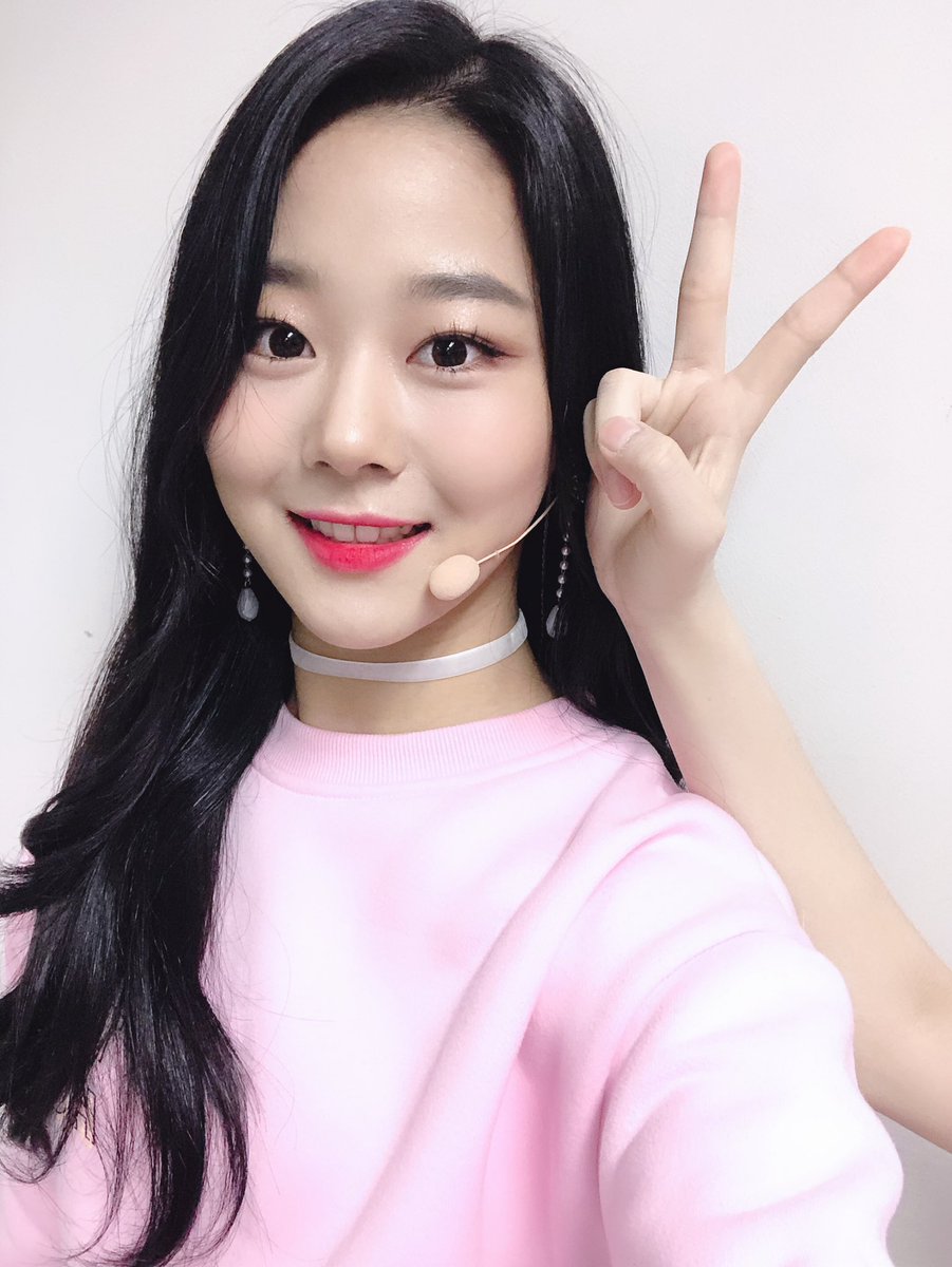 lullet_official's tweet photo. ⠀룰렛 ⋆ press 𝕤𝕥𝕒𝕣𝕥 to continue! ꗃ let's 𝗽𝗹𝗮𝘆 at [ #MOCCADEBUT + #BIRTHDAYSINGLE ] 🍒

Marley es la encargada de hacerle saber a la bebé Mocca que ya nos encontramos todas más que emocionadas de asistir a su debut mientras las demás corremos a buscar asientos (+) https://t.co/hJ8bN00zyj