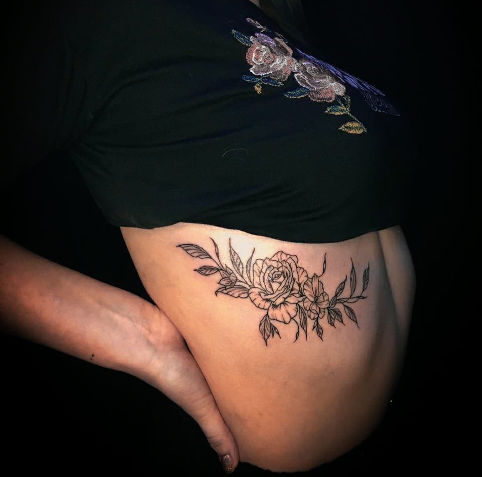 chuloMtzTATTOO's tweet photo. Gracias por volver genia!! @LaColoo14 #pinchestudiodetatuajes #graciassiempre #tattoosliners #linertattoo #tattoosdelicadas #delicadotattoo #tattoolady #tattogirls #tattoosexis #mujerestatuadas #boobstattoo #bubis #modelos #modelostatuadas https://t.co/YlTall1n8c
