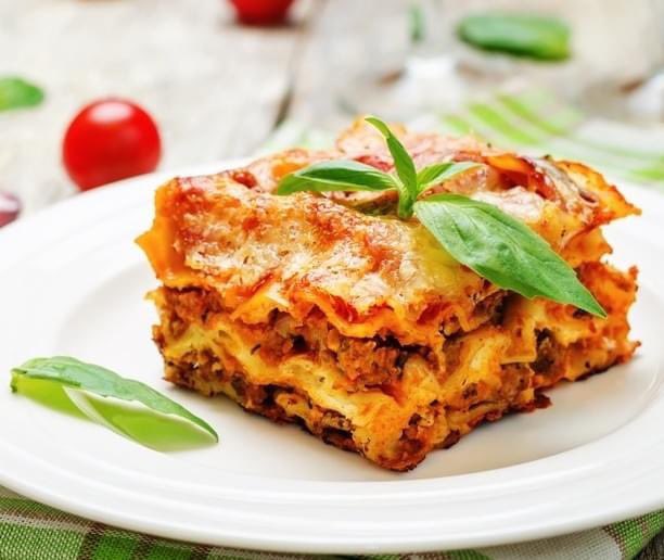 Bring on the carbs and join us in celebrating #NationalLasagnaDay. 🍽 Our #SimplyHomemade #Lasagna is the comfort food we all need. We created this super easy version so no matter how experienced you are, you can handle this. We believe in you 🙌🏻 linkin.bio/simplydellicio…