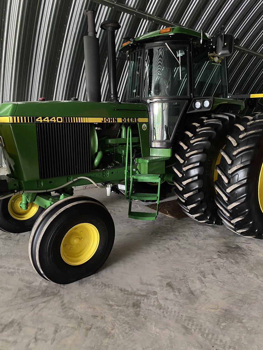 RogerNaegeli's tweet photo. @apasztor82 @JohnDeere Thanks to Andy proud to put it on the 4440 it gonna rise his value 😀 https://t.co/kay5LTEvae