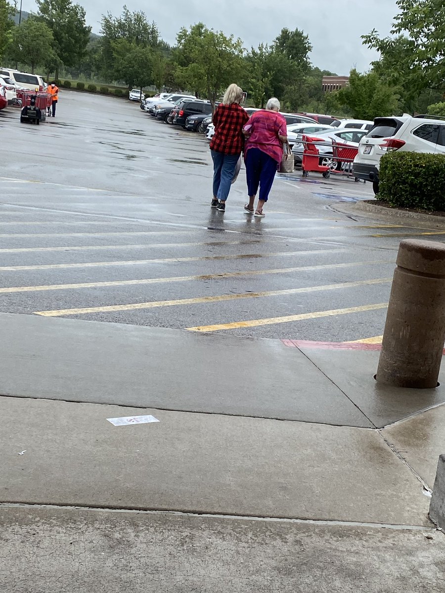 leahbeauchamp17's tweet photo. One of our Guest Advocates bringing some serious JOY on this rainy day. #D167Pacesetters #FayettevilleFury @CRBrookhouser @psjane @LindsyAThompson @Thom___WithAnH https://t.co/D6bYRXpPIB