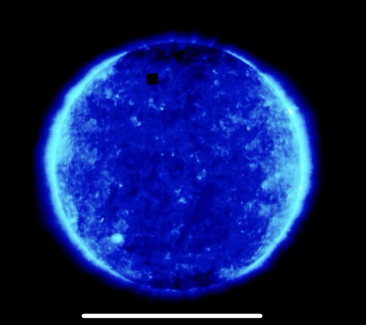 EarthquakeChil1's tweet photo. Te presento las imagenes de un Mega #Ovni 10 veces más grande que la Tierra, este fue capturado por la NASA cerca del Sol. #Soho https://t.co/cqtsyOWq8k
