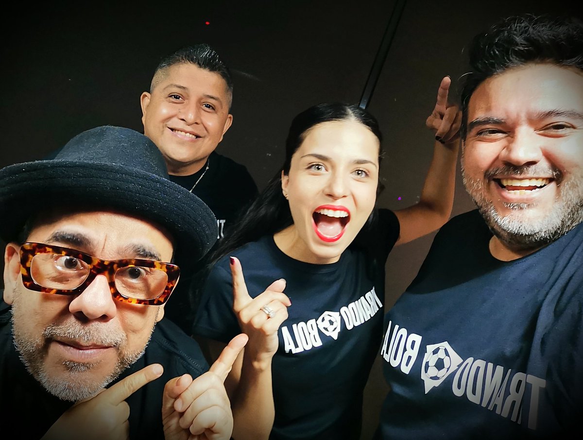 TirandoBola's tweet photo. Estamos por iniciar TIRANDO BOLA a las 10pm por Facebook  en la fanpage de @piniramones
@Ulises997fm @claudia_t89 @moralesgalvan https://t.co/rjUHoFzaKQ