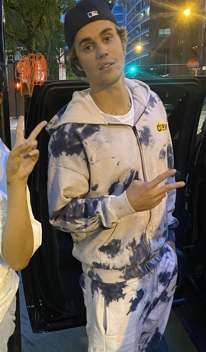 nextoyoudrew's tweet photo. lo quiero a él y lo que tiene puesto https://t.co/K5CpYhSsN5