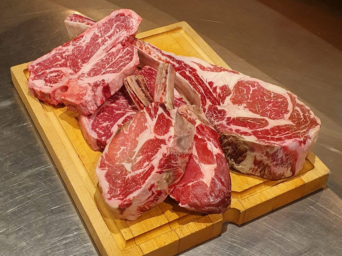 HerefordBeef's tweet photo. Lockdown Your Extreme Beef Pack - https://t.co/zhOIHBnIrh https://t.co/wvrMP4BnlT