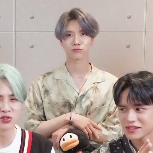 สีโผมมมมม คือมันใช้สีเดียวกันแล้วป่ะ แต่ที่โทนต่างเพราะพื้นสีผมคิมผมดำ เตนผมบลอนอะ  😭