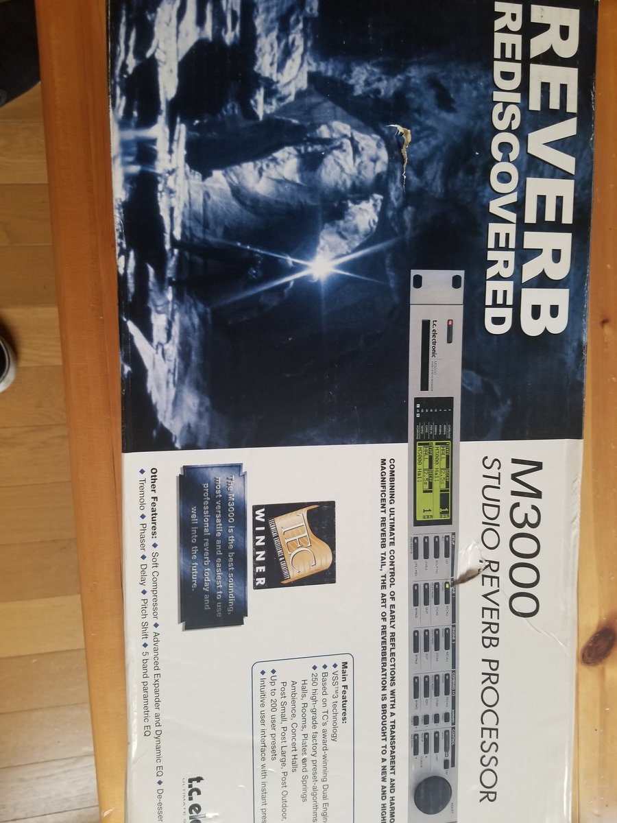soundfarm223's tweet photo. 【ポチったモノ】実機のリバーブ、tc electronicのM3000でした🎵
未使用品で新品18万がなんと69800円❗️←何かのTVショッピングになってきた、笑
でも、やはり実機は音が良い❗
Lexiconも使ってます😁
#実機　#リバーブ　#tcelectronic　#lexicon #M3000 #480l https://t.co/REUgVKqzcg