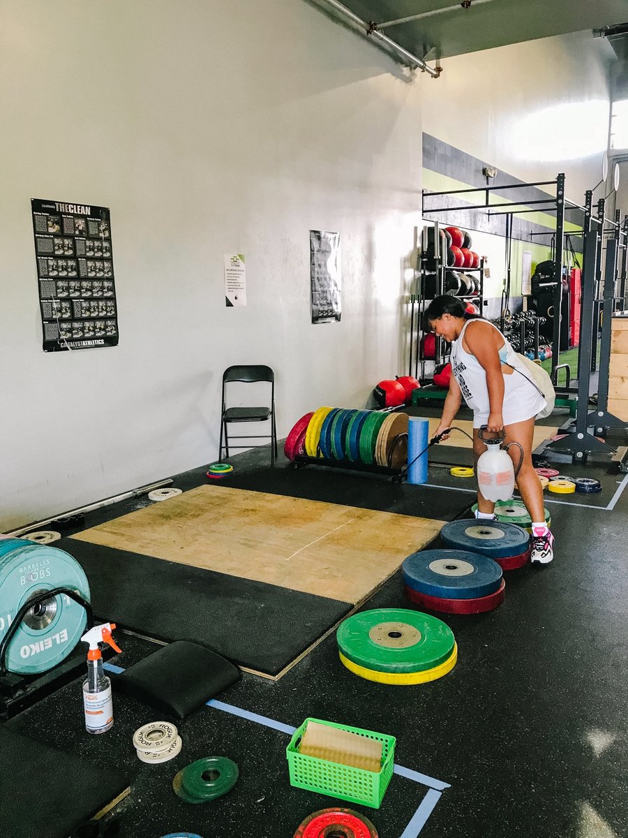 fhcpoco's tweet photo. Karyssa helping Coach Ellen with cleaning after a solid junior weightlifting class! 😃👍💪 #functionbetter https://t.co/JrGsxhvDn4