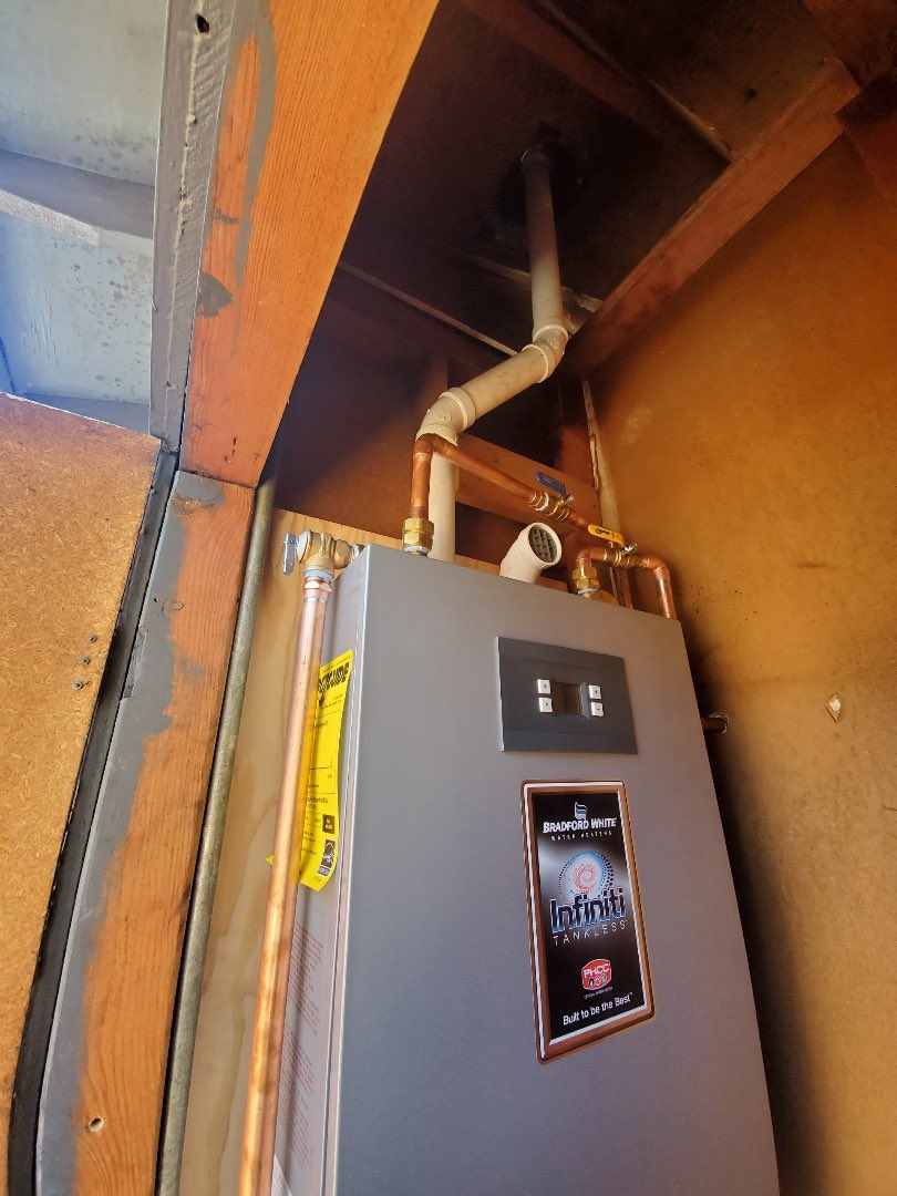 RepWestIsBest's tweet photo. Another great successful tankless install in Sunnyvale, CA. The Infiniti K is the only tankless heater with top water connections that allows for easy tank type replacement. #tankless #Infinitik #waterheater #plumbing #phcc #healthofthenation #repwestisbest https://t.co/9CMxOxKRrA